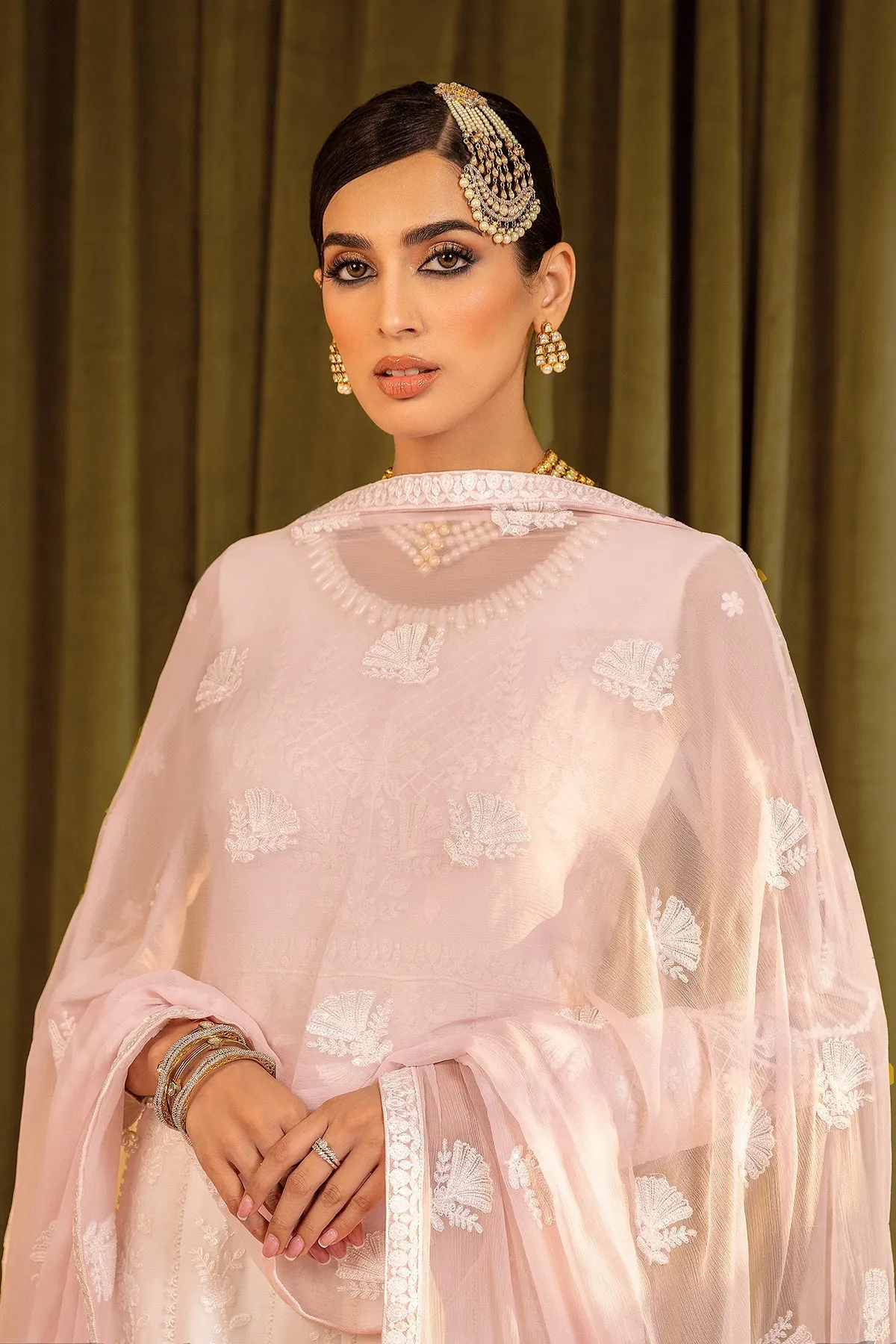 Alizeh Mehfil-e-Uroos Formal Collection – Aynur - V16D02 Embroidered Chiffon White