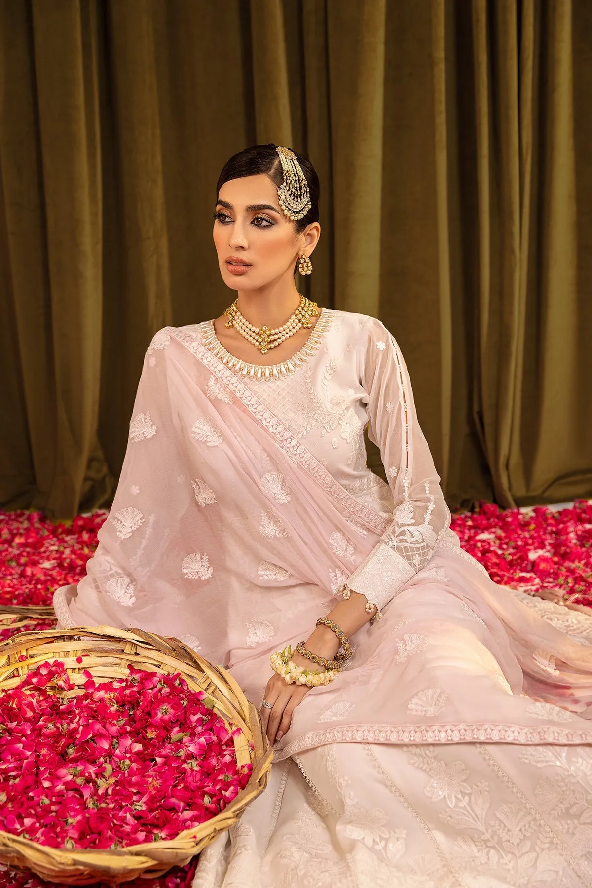 Alizeh Mehfil-e-Uroos Formal Collection – Aynur - V16D02 Embroidered Chiffon White