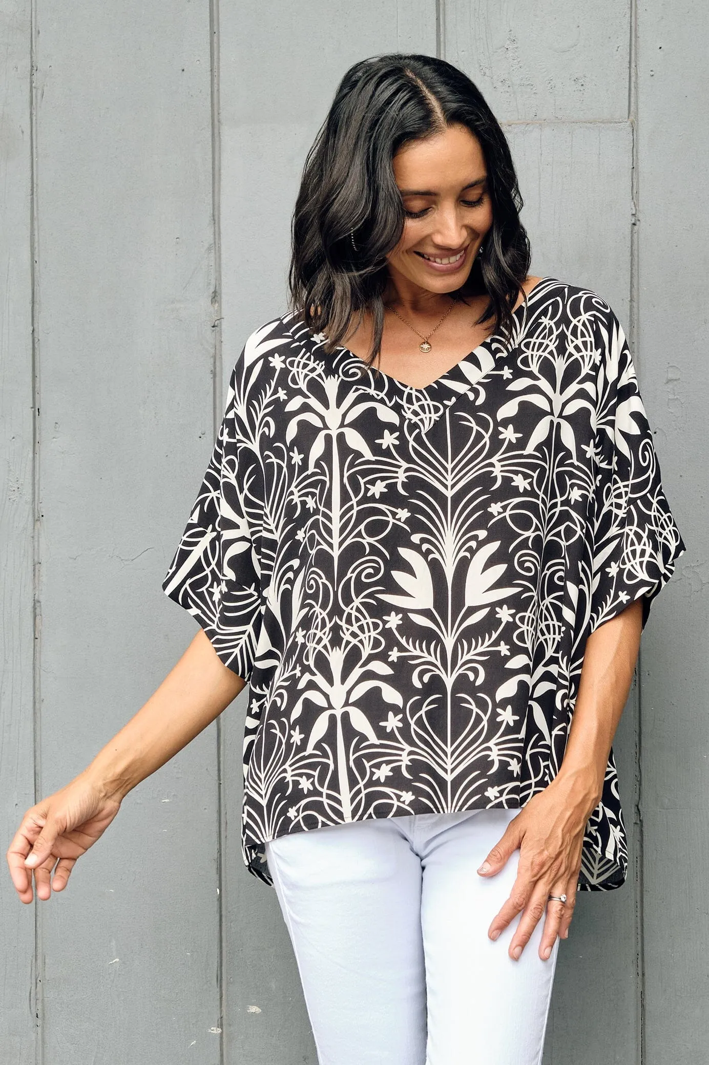 Bianca Short Sleeve Top Lia Print with V Neck
