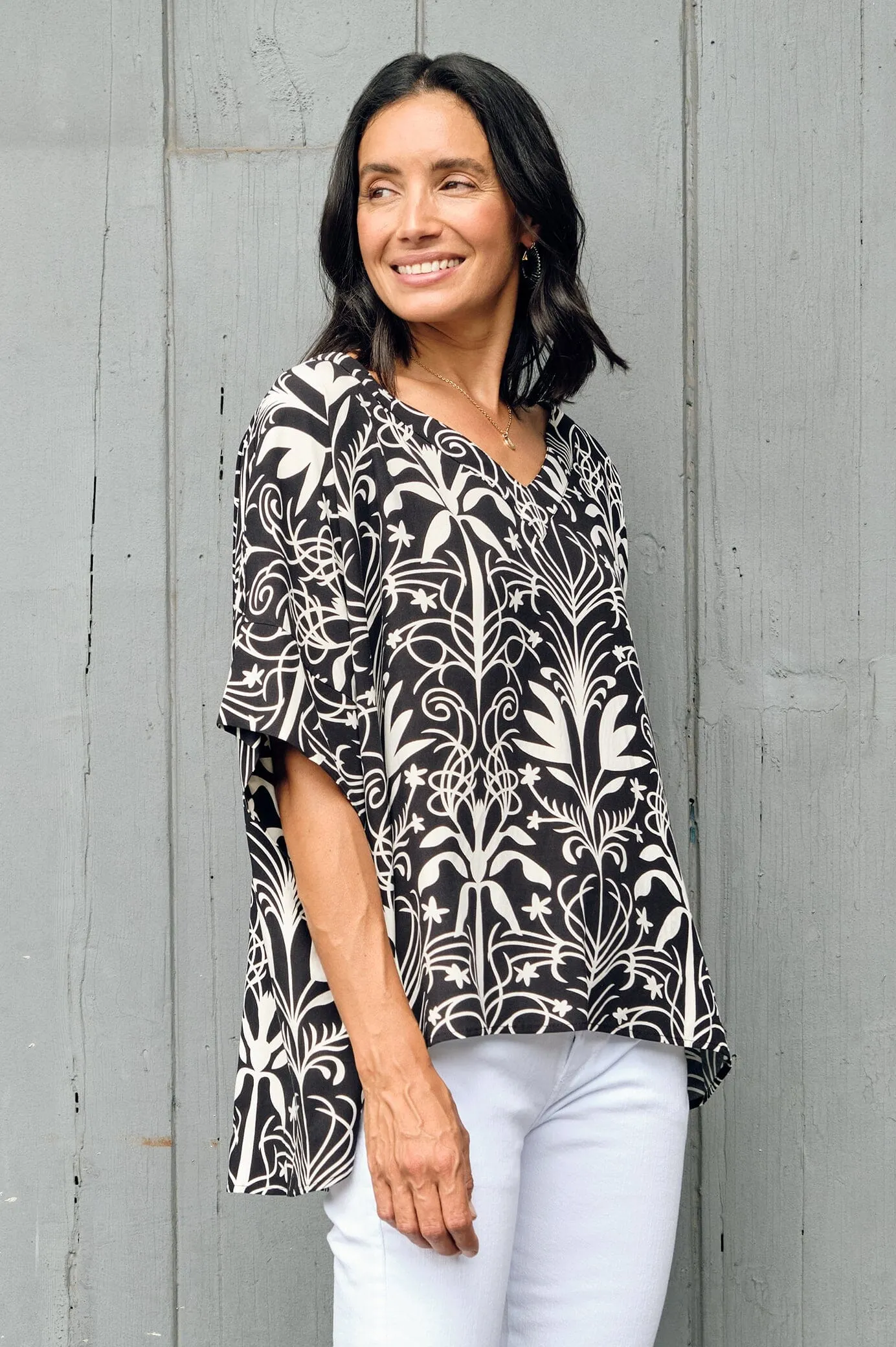Bianca Short Sleeve Top Lia Print with V Neck