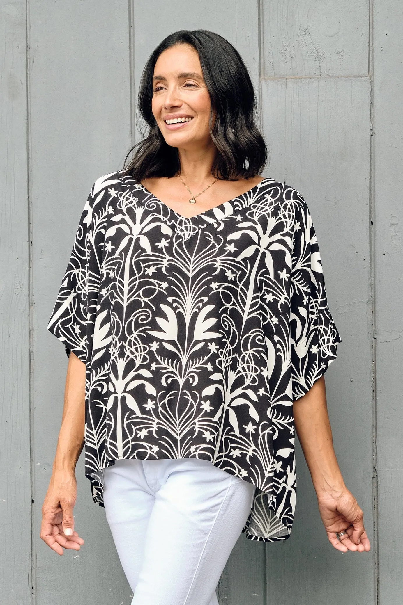 Bianca Short Sleeve Top Lia Print with V Neck